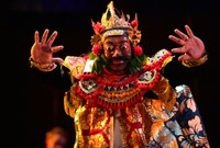 Danse et théâtre à Bali et à Java : entre tradition et adaptation 