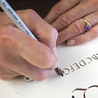 Atelier de calligraphie avec Yolande Lessard et la société des calligraphes de Montréal